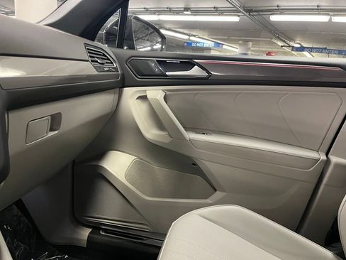 Used 2024 Volkswagen Tiguan SE R-Line image 30