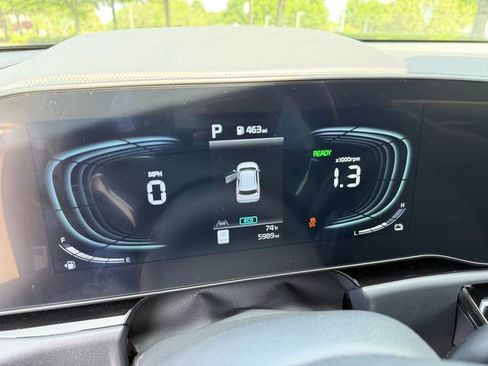 Certified 2025 Kia Niro EX FWD image 16
