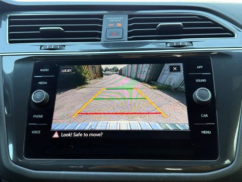 Used 2023 Volkswagen Tiguan SE R-Line FWD image 15