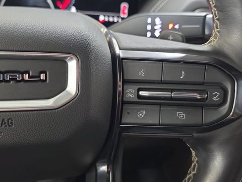 Used 2025 GMC Yukon Denali Ultimate AWD/4WD image 17