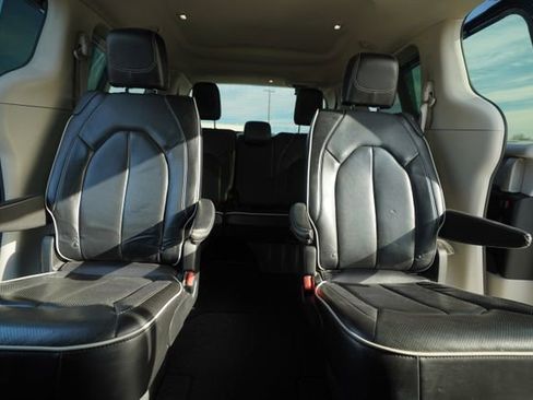 Used 2023 Chrysler Pacifica Limited image 33