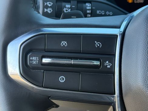 Used 2025 GMC Yukon XL Denali AWD/4WD image 14