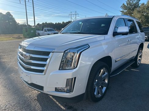 Used 2020 Cadillac Escalade Luxury image 4
