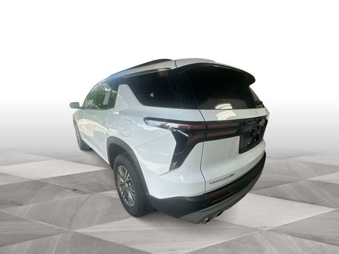 Used 2025 Chevrolet Traverse LT FWD image 6