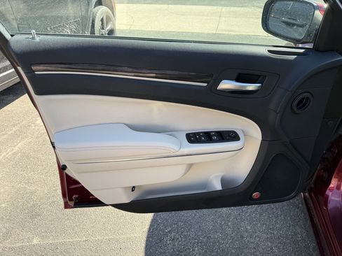 Used 2015 Chrysler 300 Limited w/ 300 Premium Group image 17
