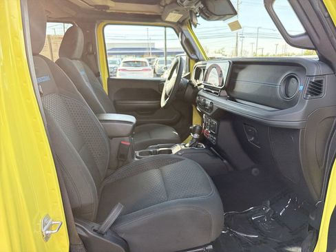 Used 2024 Jeep Wrangler Unlimited Rubicon 4xe w/ Convenience Group AWD/4WD image 16