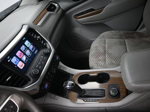 Used 2017 GMC Acadia SLE FWD image 18