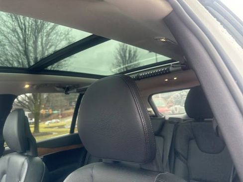 Used 2021 Volvo XC90 T6 Momentum image 8