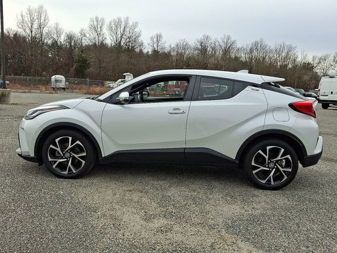 Used 2022 Toyota C-HR XLE image 7