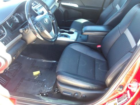 Used 2014 Toyota Camry SE image 19