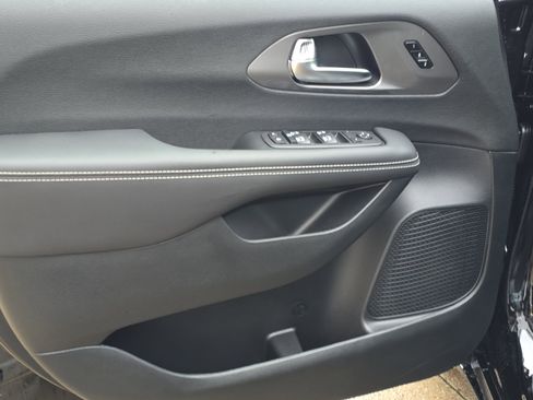 New 2026 Chrysler Pacifica Select w/ S Appearance Package image 7