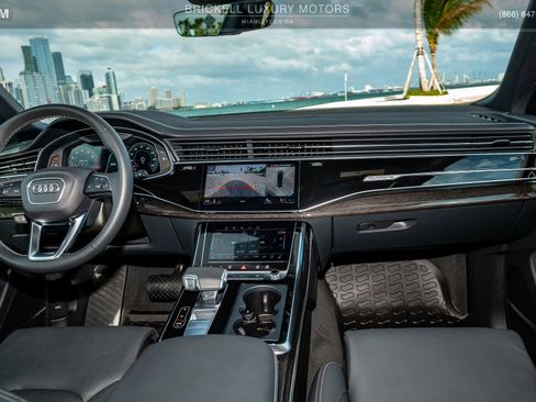 Used 2025 Audi Q8 Prestige image 11