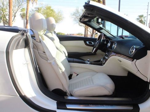 Used 2014 Mercedes-Benz SL 550 w/ Driver Assistance Package image 24