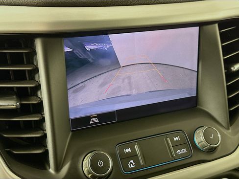 Used 2023 GMC Acadia SLT image 16