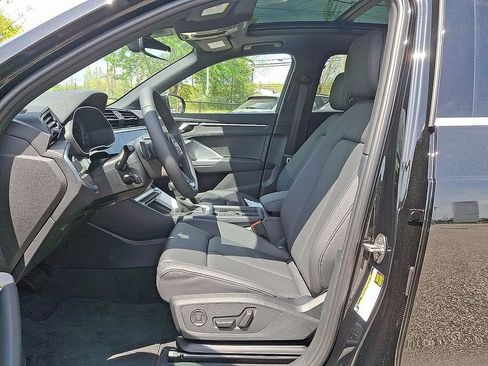 Used 2025 Audi Q3 2.0T Premium w/ Convenience Package image 6