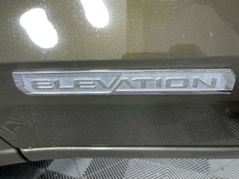 Used 2024 GMC Canyon Elevation image 25