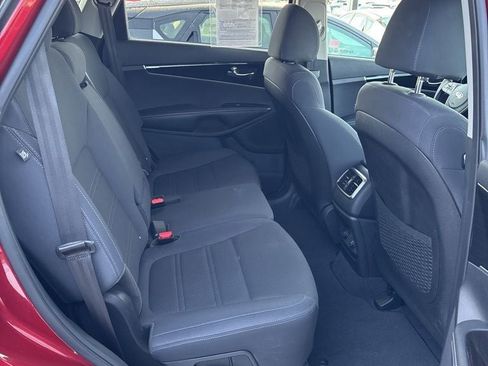 Used 2019 Kia Sorento S image 24