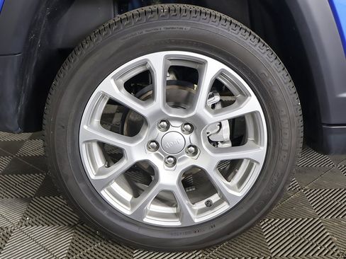 Used 2024 Jeep Compass Latitude image 19