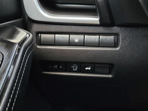 Used 2025 Nissan Rogue SV FWD image 23