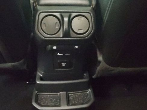 Used 2022 Jeep Wrangler Unlimited Sahara AWD/4WD image 12