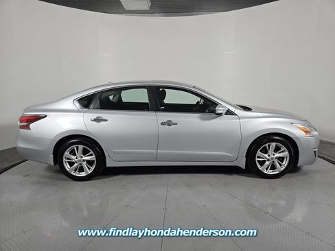 Used 2014 Nissan Altima 2.5 SV w/ Convenience Package image 7
