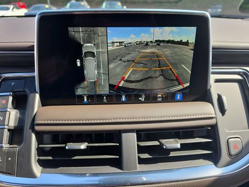 Certified 2023 GMC Yukon XL SLT w/ SLT Premium Package AWD/4WD image 32
