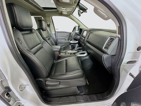 Used 2024 Nissan Frontier SL w/ Technology Package image 30