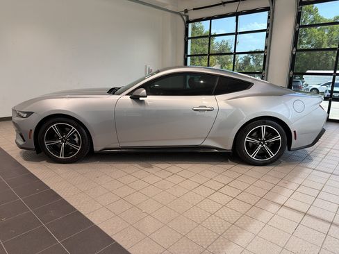 Used 2024 Ford Mustang Coupe RWD image 2