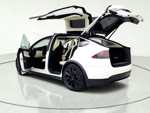 Used 2018 Tesla Model X 75D AWD/4WD image 16