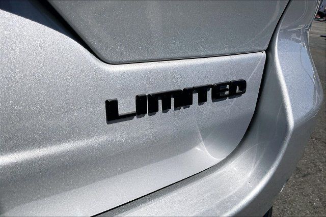 Used 2023 Jeep Grand Cherokee Limited w/ Black Appearance Package AWD/4WD image 31
