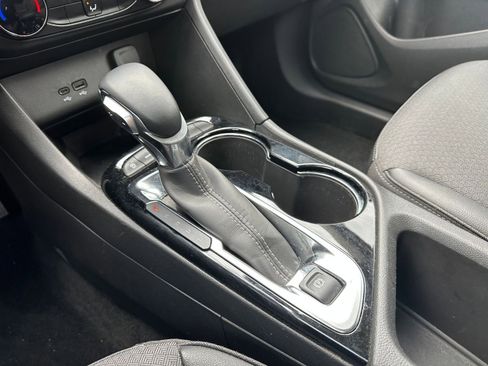 Used 2025 Buick Encore GX Preferred AWD/4WD image 40