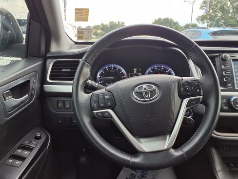 Used 2016 Toyota Highlander Limited w/ Driver Technology Package AWD/4WD image 18