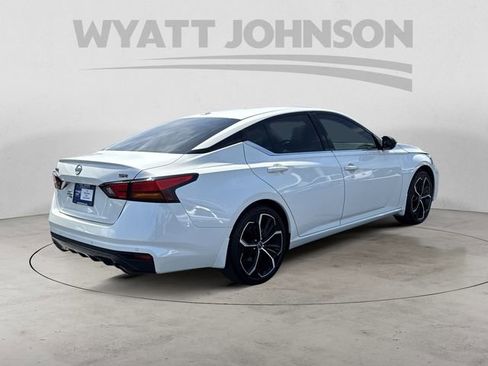 Used 2024 Nissan Altima 2.5 SR w/ SR Premium Package FWD image 5