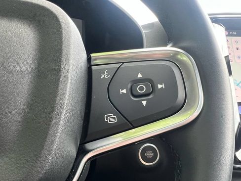 Certified 2025 Volvo XC40 B5 Core AWD/4WD image 13