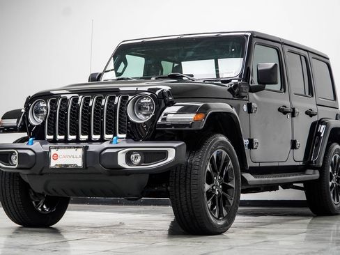 Used 2023 Jeep Wrangler Unlimited Sahara w/ Cold Weather Group AWD/4WD image 9