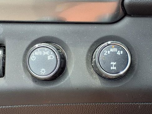 Used 2019 Chevrolet Suburban LT image 16