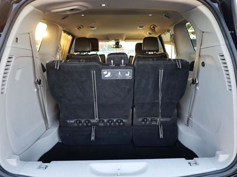 Used 2021 Chrysler Voyager Lxi image 15