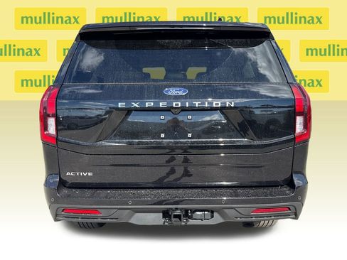 New 2026 Ford Expedition Active image 14