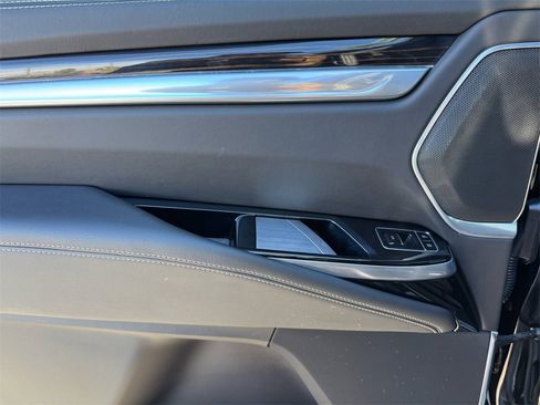 Used 2025 Cadillac Escalade Premium Luxury image 19