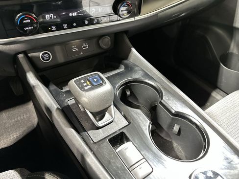 Used 2022 Nissan Rogue SV image 20