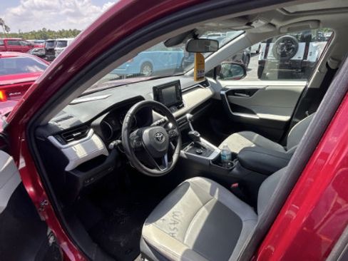 Used 2022 Toyota RAV4 XLE Premium AWD/4WD image 7