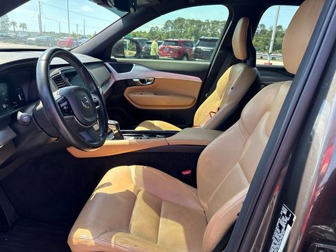 Used 2018 Volvo XC90 T5 Momentum w/ Convenience Package FWD image 11