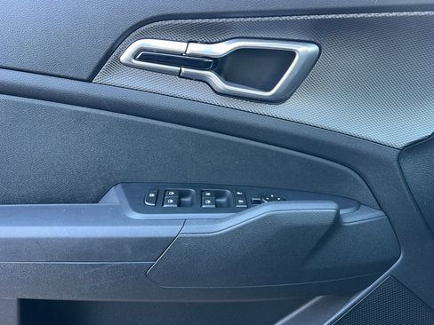 Certified 2025 Kia Sportage LX image 11