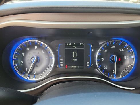 Used 2022 Chrysler Voyager LX image 21