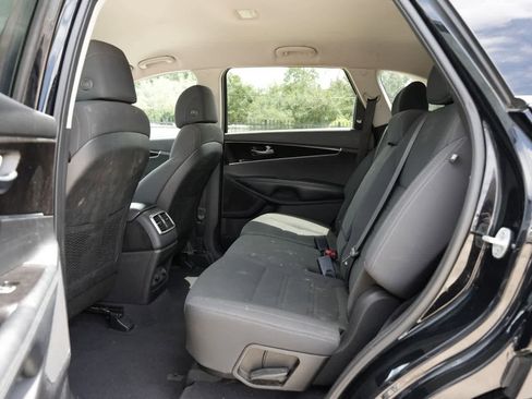 Used 2017 Kia Sorento FWD w/ LX Convenience Package image 14