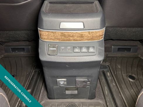 Used 2025 Toyota Sienna Platinum image 12