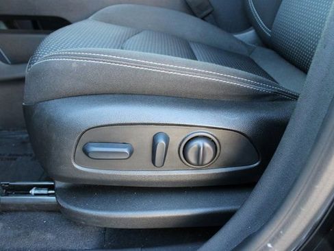 Used 2023 GMC Terrain SLE w/ Driver Convenience Package FWD image 13