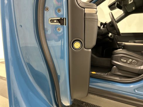 Used 2025 Rivian R1S Adventure Dual AWD/4WD image 32