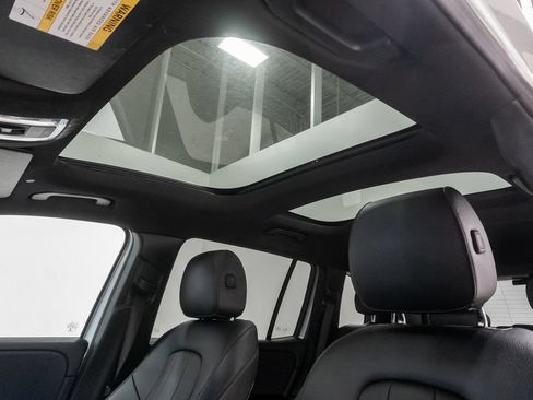 Used 2020 Mercedes-Benz GLB 250 4MATIC image 9