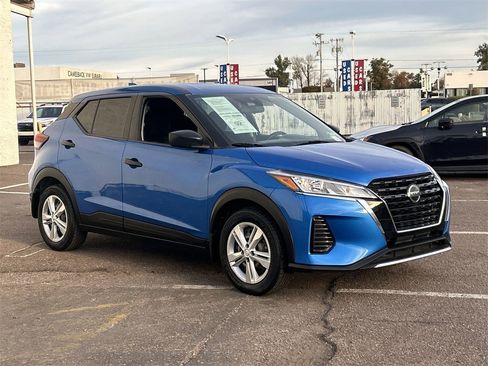 Used 2021 Nissan Kicks S image 2